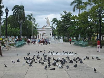 Siempre esplendorosa la escultura de José Martí en Cienfuegos Siempre esplendorosa la escultura de José Martí en Cienfuegos