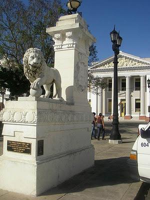Siempre esplendorosa la escultura de José Martí en Cienfuegos Siempre esplendorosa la escultura de José Martí en Cienfuegos