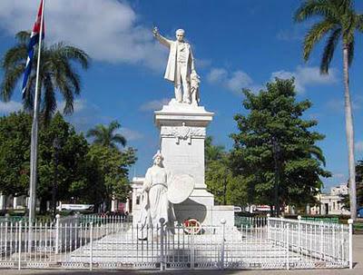 Siempre esplendorosa la escultura de José Martí en Cienfuegos Siempre esplendorosa la escultura de José Martí en Cienfuegos