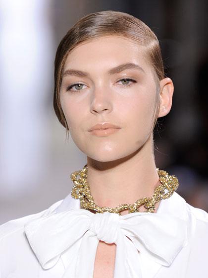 Maquillaje inspiración otoño 2011 Yves Saint Laurent Fall 2011
