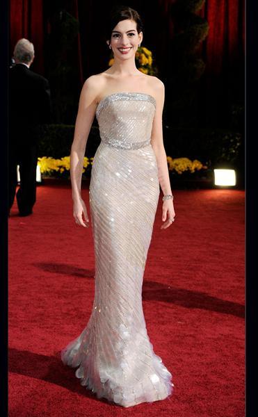 ANNE HATHAWAY, una mujer elegante