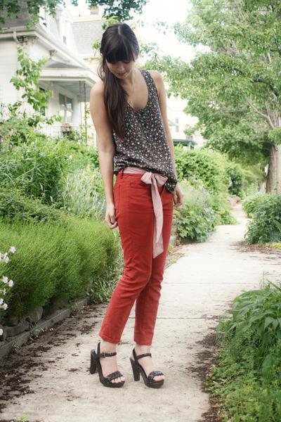Steet Style: Red Pants Steet Style: Red Pants