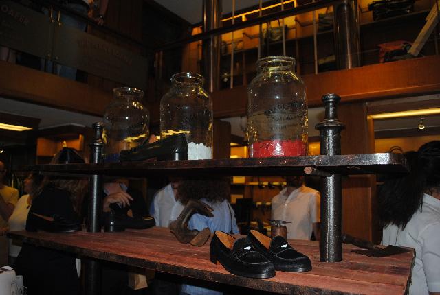 TOMMY HILFIGER Y G.H.BASS & CO, LAUNCHES A SHOE LIMITED EDITION COLLECTION TOMMY HILFIGER Y G.H.BASS & CO, LAUNCHES A SHOE LIMITED EDITION COLLECTION