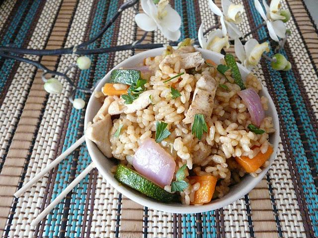 Arroz con verdura y pollo en wok Arroz con verdura y pollo en wok