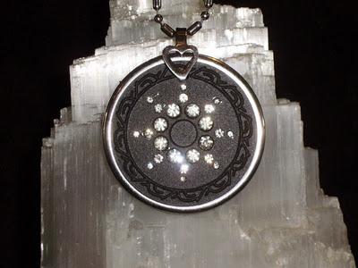 Los lazos del destinoLa felicidad en la sangre humanaLa m... Los lazos del destinoLa felicidad en la sangre humanaLa m...