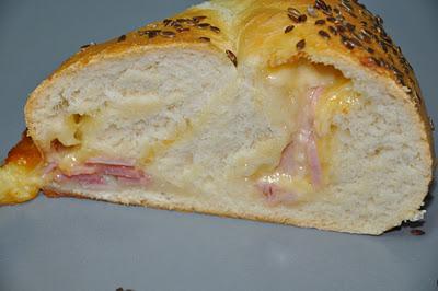 Pan Relleno De Jamón Y Queso