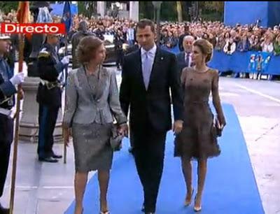 Entrega de los Premios Príncipe de Asturias. Dña. Letizia elige un vestido color café de Felipe Varela Entrega de los Premios Príncipe de Asturias. Dña. Letizia elige un vestido color café de Felipe Varela