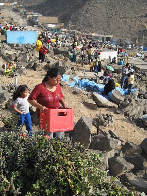 DIA DE LOS MUERTOS EN PERU II: EL CEMENTERIO (2DA PARTE)