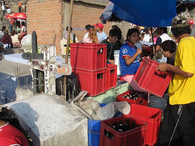 DIA DE LOS MUERTOS EN PERU II: EL CEMENTERIO (2DA PARTE)