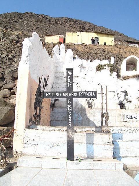 DIA DE LOS MUERTOS EN PERU II: EL CEMENTERIO (2DA PARTE)