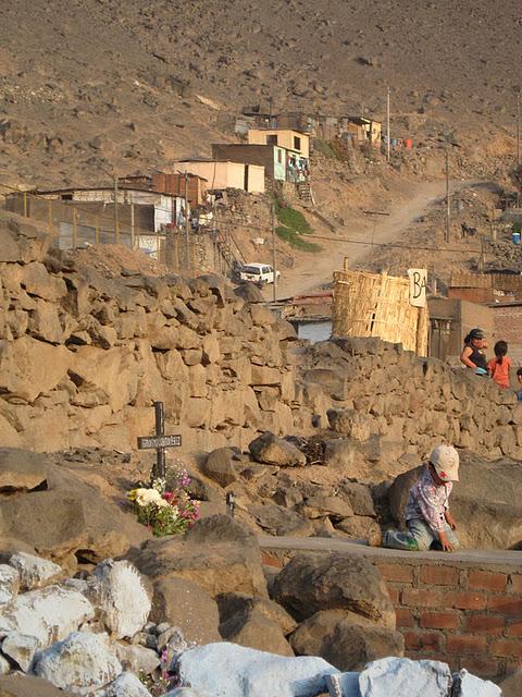 DIA DE LOS MUERTOS EN PERU II: EL CEMENTERIO (2DA PARTE)