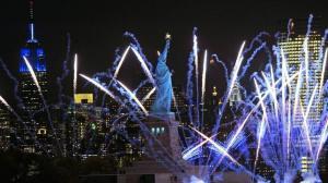 EFE Fuegos artificiales ayer en Nueva York para celebrar el aniversario. ABC.es