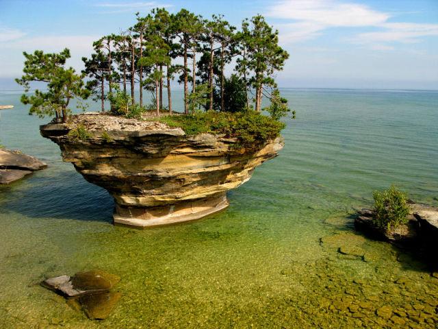 Una isla que parece montada con Photoshop