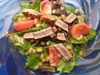 Ensalada de tataki de atún y granada Ensalada de tataki de atún y granada