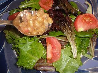 Ensalada de tataki de atún y granada Ensalada de tataki de atún y granada