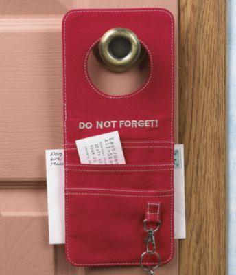 Dos objetos útiles para personas olvidadizas. Dos objetos útiles para personas olvidadizas.