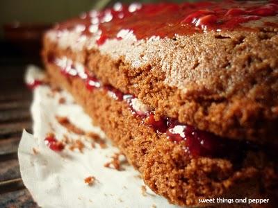 Bizcocho de chocolate y frambuesa. Bizcocho de chocolate y frambuesa.