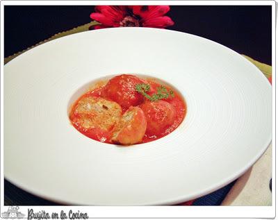 Albóndigas de bonito con tomate y De compas en Vinoteca Leandro