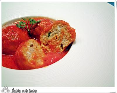 Albóndigas de bonito con tomate y De compas en Vinoteca Leandro