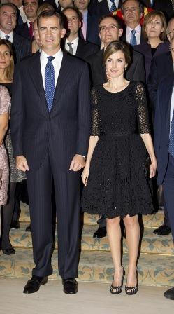Dña. Letizia repite en Londres el vestido de Felipe Varela que lució en los Premios Príncipe 2010 Dña. Letizia repite en Londres el vestido de Felipe Varela que lució en los Premios Príncipe 2010