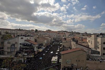 La muerte del rabino Tzvi Finkel Natan paraliza Jerusalén en un multitudinario homenaje