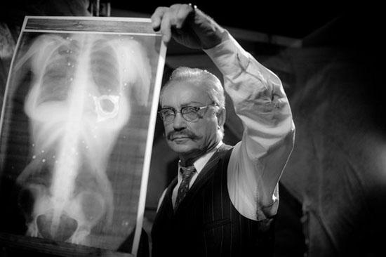 El pene de Louis Negin es la estrella del primer clip de