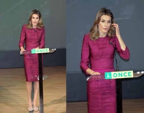 Dña. Letizia elige uno de sus vestidos más emblemáticos para un acto con la Fundación ONCE.