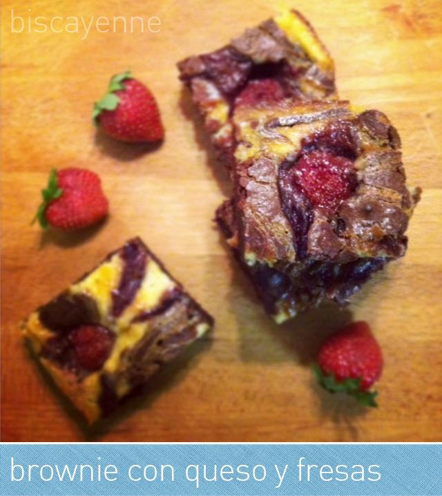 Brownie con queso y fresas Brownie con queso y fresas