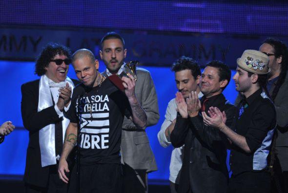 La reseña mas completa de los Grammy Latinos. ¡Calle13 arrasó con los premios!