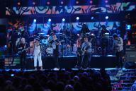La reseña mas completa de los Grammy Latinos. Comenzó la fiesta con Calle 13 y la Sinfónica