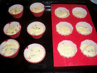 MAGDALENAS CON PEPITAS DE CHOCOLATE MAGDALENAS CON PEPITAS DE CHOCOLATE