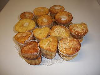 MAGDALENAS CON PEPITAS DE CHOCOLATE MAGDALENAS CON PEPITAS DE CHOCOLATE