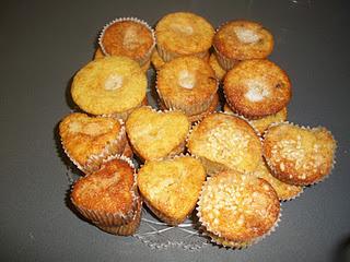 MAGDALENAS CON PEPITAS DE CHOCOLATE MAGDALENAS CON PEPITAS DE CHOCOLATE