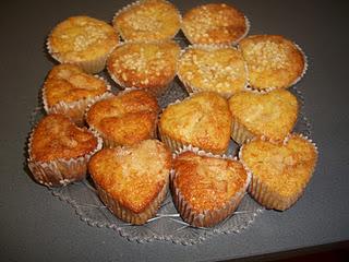 MAGDALENAS CON PEPITAS DE CHOCOLATE MAGDALENAS CON PEPITAS DE CHOCOLATE