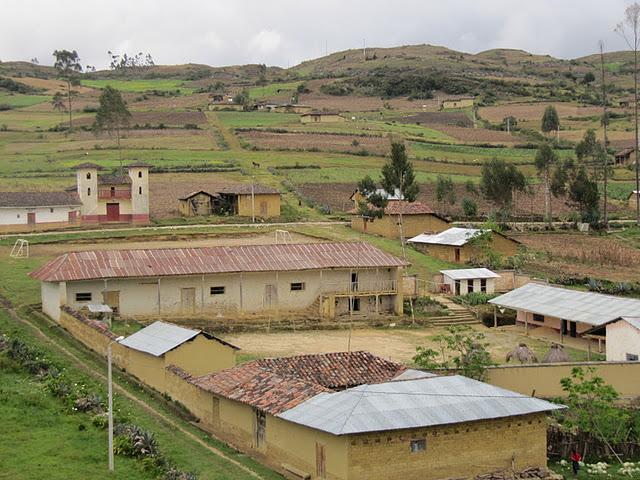 HACIA LOS SARCOFAGOS DE KARAJIA Y LOS PUEBLOS DE COLMATA, SHIPATA Y MOLINO HACIA LOS SARCOFAGOS DE KARAJIA Y LOS PUEBLOS DE COLMATA, SHIPATA Y MOLINO