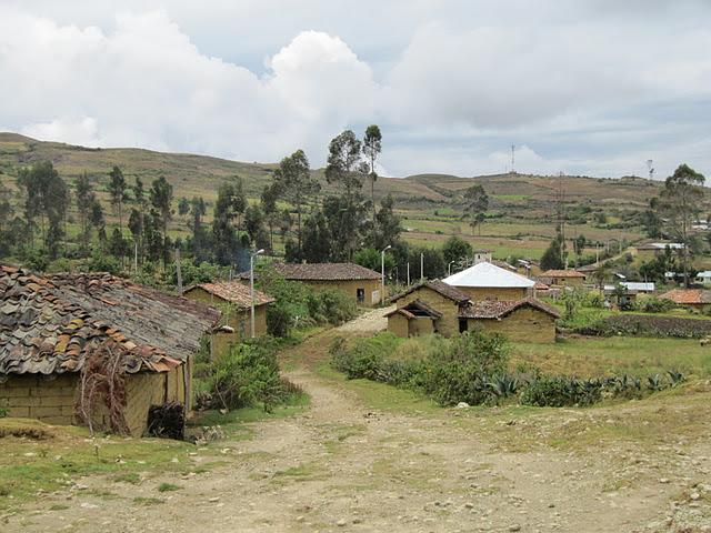 HACIA LOS SARCOFAGOS DE KARAJIA Y LOS PUEBLOS DE COLMATA, SHIPATA Y MOLINO HACIA LOS SARCOFAGOS DE KARAJIA Y LOS PUEBLOS DE COLMATA, SHIPATA Y MOLINO