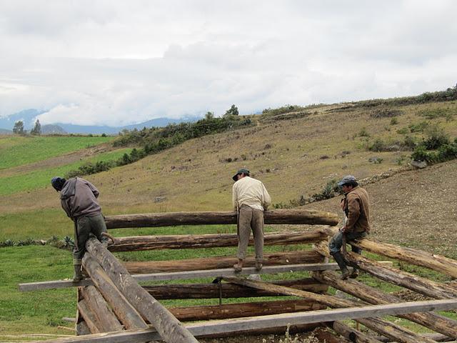 HACIA LOS SARCOFAGOS DE KARAJIA Y LOS PUEBLOS DE COLMATA, SHIPATA Y MOLINO HACIA LOS SARCOFAGOS DE KARAJIA Y LOS PUEBLOS DE COLMATA, SHIPATA Y MOLINO