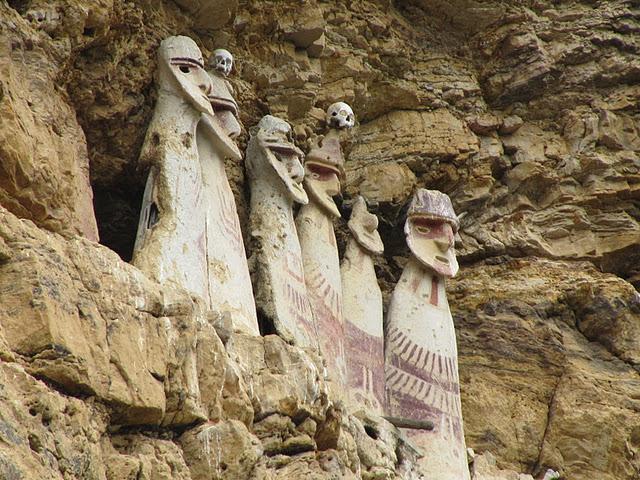 HACIA LOS SARCOFAGOS DE KARAJIA Y LOS PUEBLOS DE COLMATA, SHIPATA Y MOLINO HACIA LOS SARCOFAGOS DE KARAJIA Y LOS PUEBLOS DE COLMATA, SHIPATA Y MOLINO