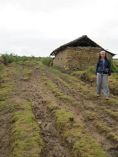 HACIA LOS SARCOFAGOS DE KARAJIA Y LOS PUEBLOS DE COLMATA, SHIPATA Y MOLINO HACIA LOS SARCOFAGOS DE KARAJIA Y LOS PUEBLOS DE COLMATA, SHIPATA Y MOLINO
