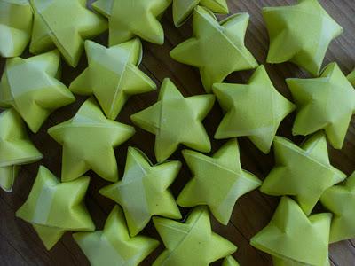 Corazoncitos y estrellas de origami