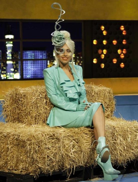 Lady Gaga in Atsuko Kudo for ‘The Jonathan Ross Show’ Lady Gaga in Atsuko Kudo for ‘The Jonathan Ross Show’