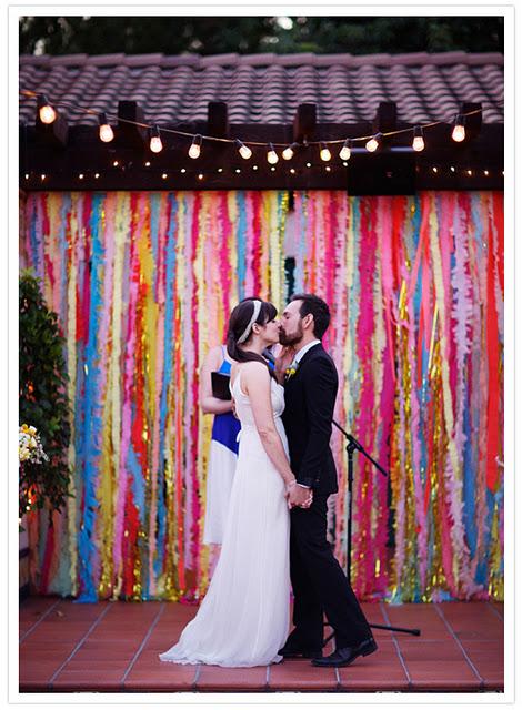Hazlo tú misma: cortina de colores para la boda