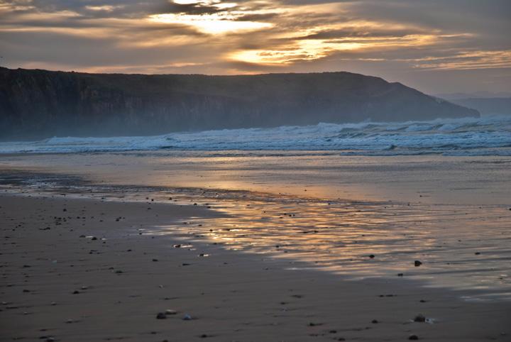 Playa de Xagón en el concejo de Gozón.   Por Max.