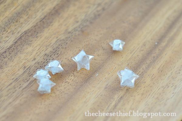 Diy: Estrellas Origami 3D con tiras de envoltorios plásticos Diy: Estrellas Origami 3D con tiras de envoltorios plásticos