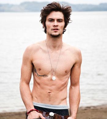 Shiloh Fernandez Shiloh Fernandez se incorpora a The East