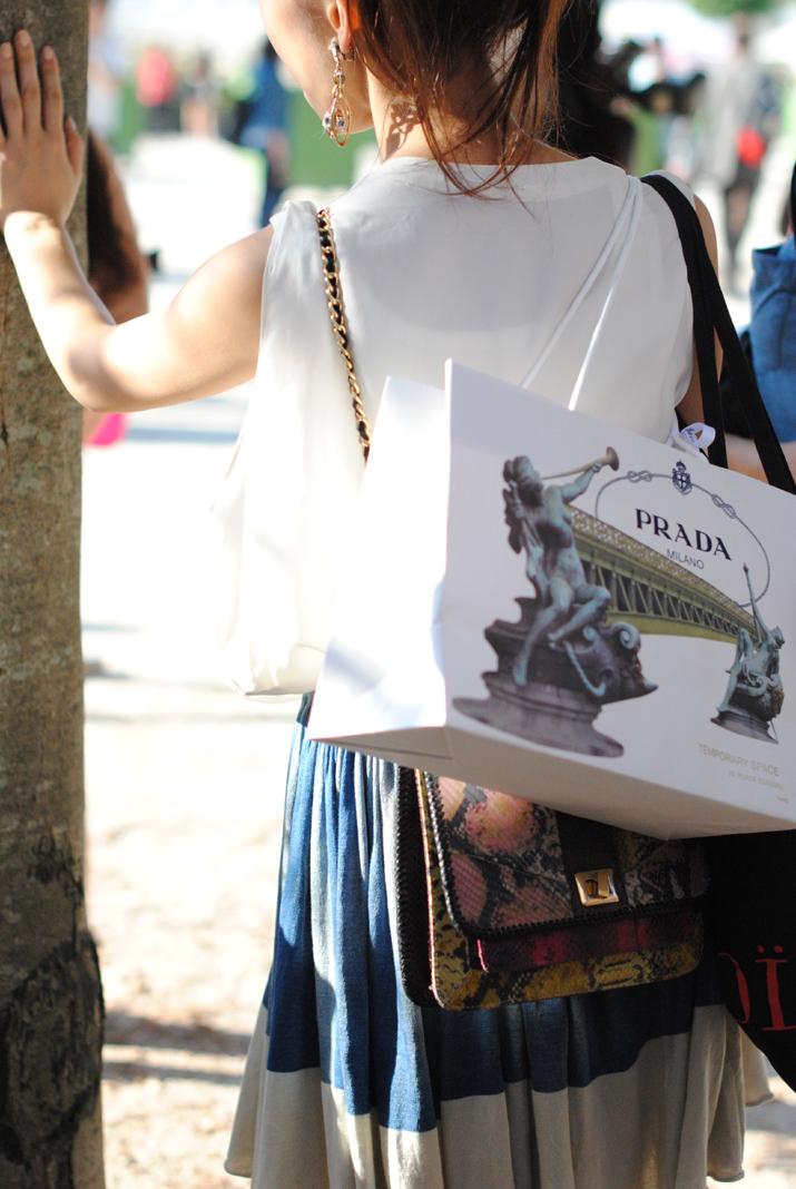 -P-A-R-I-S- -P-A-R-I-S-