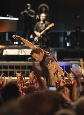 Caos y protestas en el concierto de Springsteen en Santiago