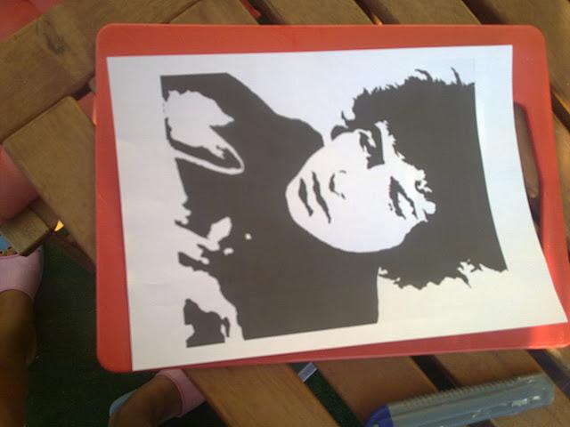 Ruth nos cuenta paso a paso cómo hizo su cojín de Audrey Hepburn. Ruth nos cuenta paso a paso cómo hizo su cojín de Audrey Hepburn.