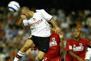 Un estudio alerta del riesgo para los futbolistas de excesivos remates con la cabeza Un estudio alerta del riesgo para los futbolistas de excesivos remates con la cabeza