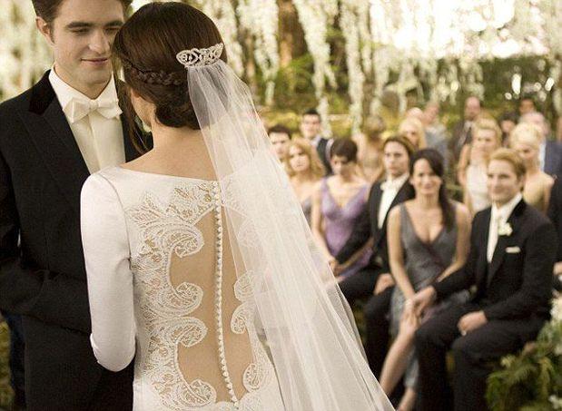 Todo Twilight Las tiendas CHNY de Carolina Herrera comenzará a vender el año próximo el vestido de Bella según lo anticipó Reuters Foto: Summit